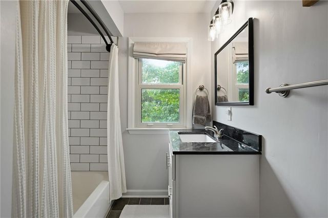 10004 Holly Street, Kansas City, MO 64114