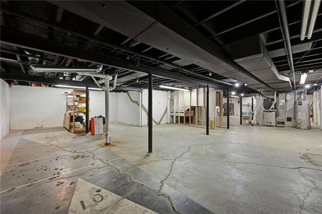 10004 Holly Street, Kansas City, MO 64114
