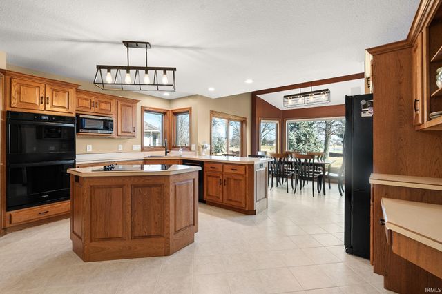 6810 Hawksnest Trail, Fort Wayne, IN 46835