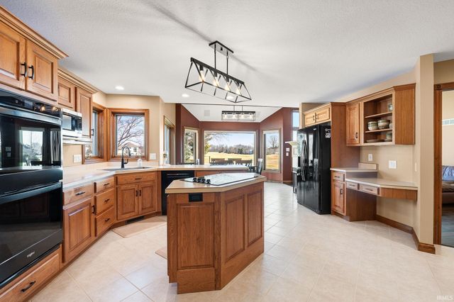 6810 Hawksnest Trail, Fort Wayne, IN 46835