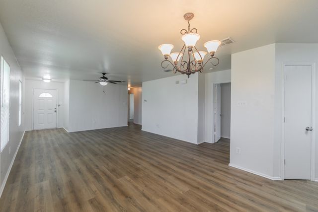 213 Crescent Ridge Drive, Fort Worth, TX 76140