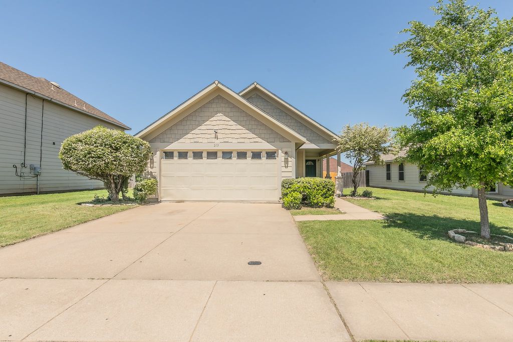 213 Crescent Ridge Drive, Fort Worth, TX 76140