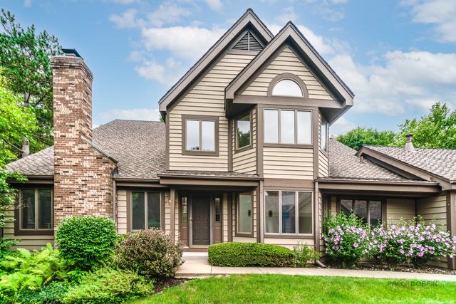1902 Forest Creek Lane 1902, Libertyville, IL 60048