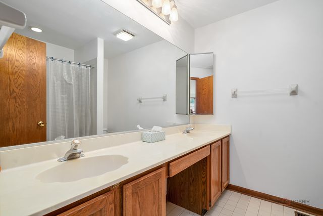 1902 Forest Creek Lane 1902, Libertyville, IL 60048