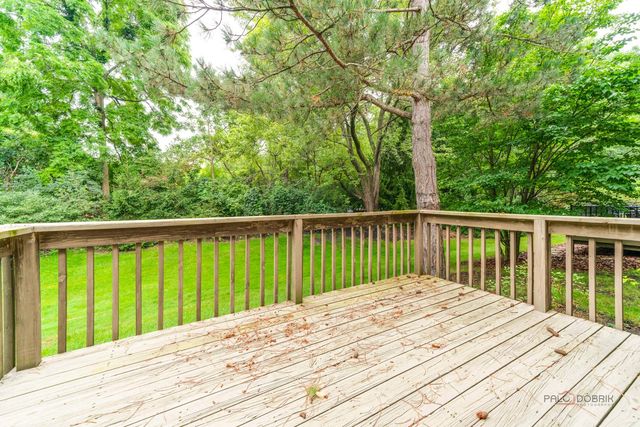 1902 Forest Creek Lane 1902, Libertyville, IL 60048