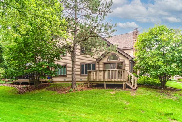 1902 Forest Creek Lane 1902, Libertyville, IL 60048