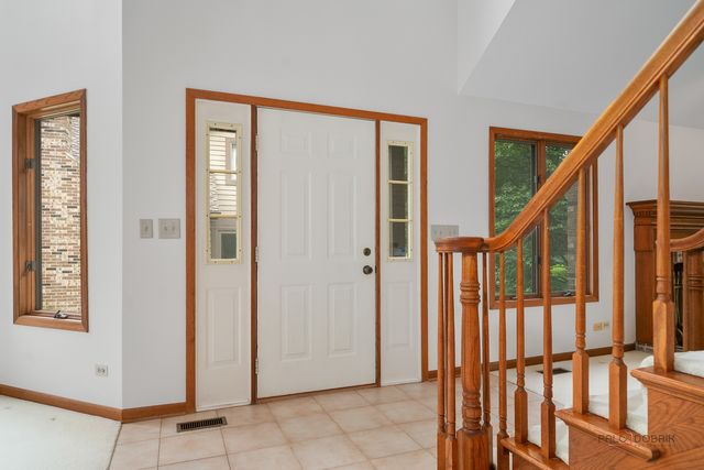 1902 Forest Creek Lane 1902, Libertyville, IL 60048