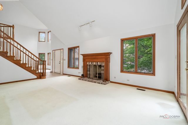 1902 Forest Creek Lane 1902, Libertyville, IL 60048
