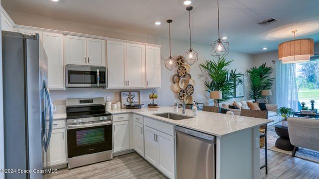 1601 Miraflores Trail NW, Palm Bay, FL 32907