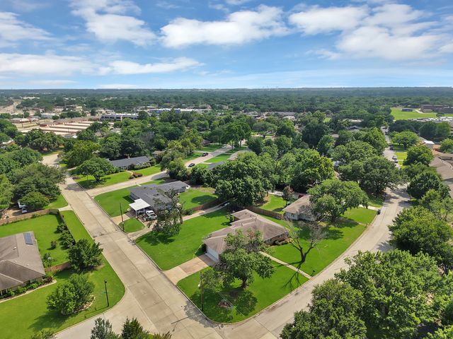 1618 Comanche Trail, Garland, TX 75043