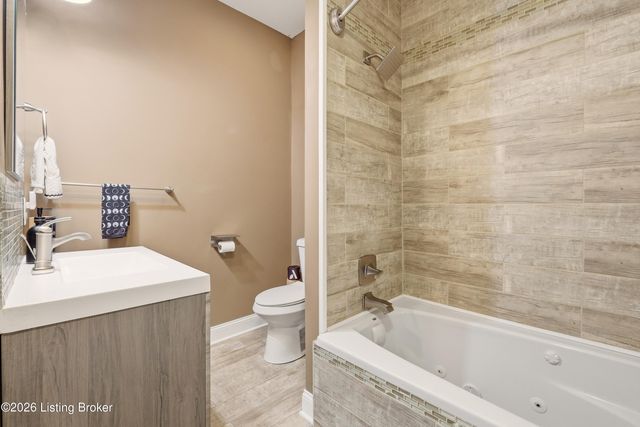 1030 E Oak St, Louisville, KY 40204