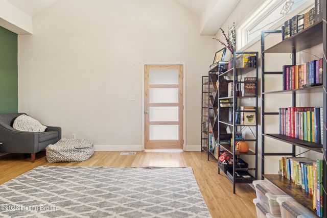 1030 E Oak St, Louisville, KY 40204