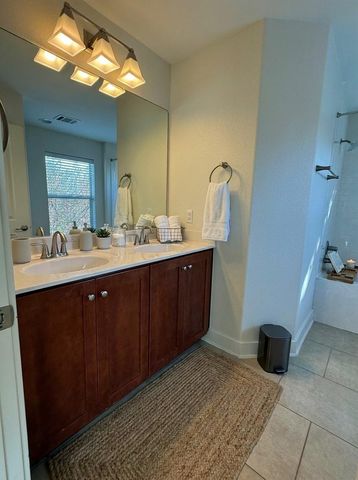 1601 Miriam Ave 210, Austin, TX 78702