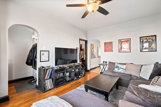 3036 N Kedzie Avenue, Chicago, IL 60618