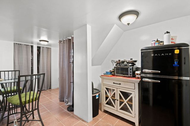 3036 N Kedzie Avenue, Chicago, IL 60618