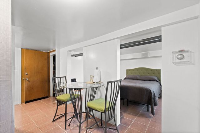 3036 N Kedzie Avenue, Chicago, IL 60618