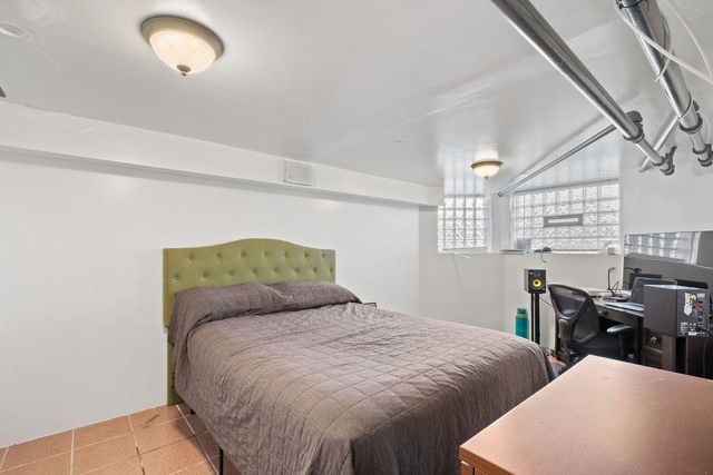 3036 N Kedzie Avenue, Chicago, IL 60618