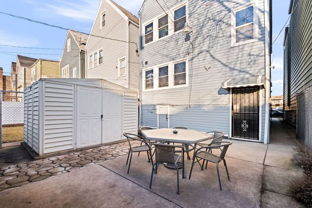 3036 N Kedzie Avenue, Chicago, IL 60618