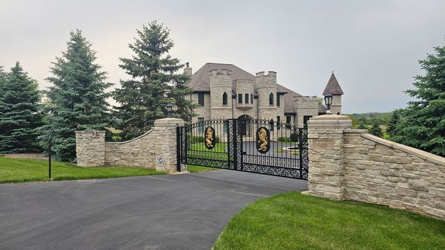 4220 Northgate Drive, Spring Grove, IL 60081