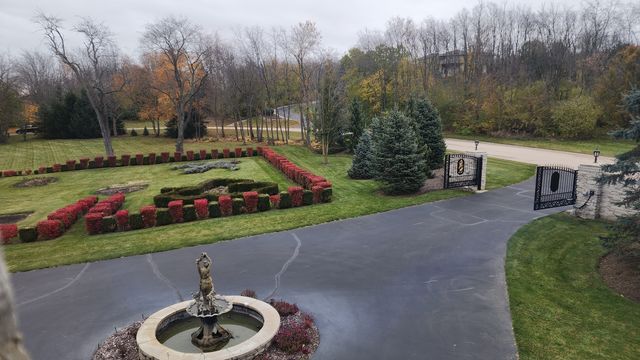 4220 Northgate Drive, Spring Grove, IL 60081