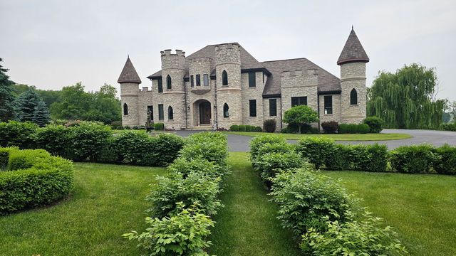 4220 Northgate Drive, Spring Grove, IL 60081