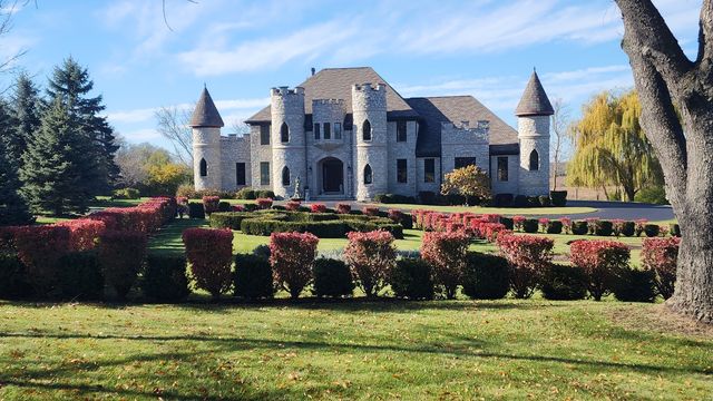 4220 Northgate Drive, Spring Grove, IL 60081