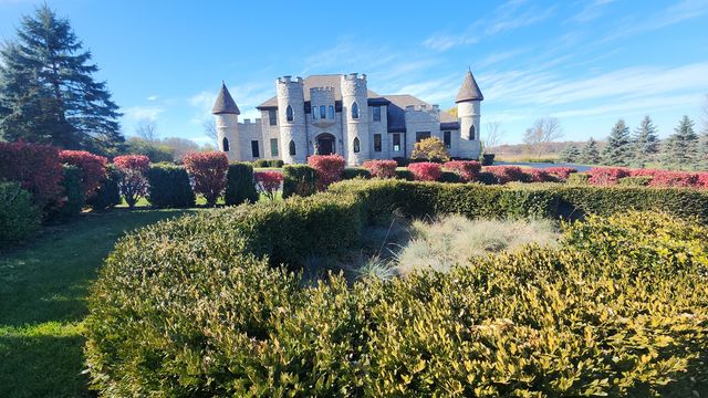 4220 Northgate Drive, Spring Grove, IL 60081