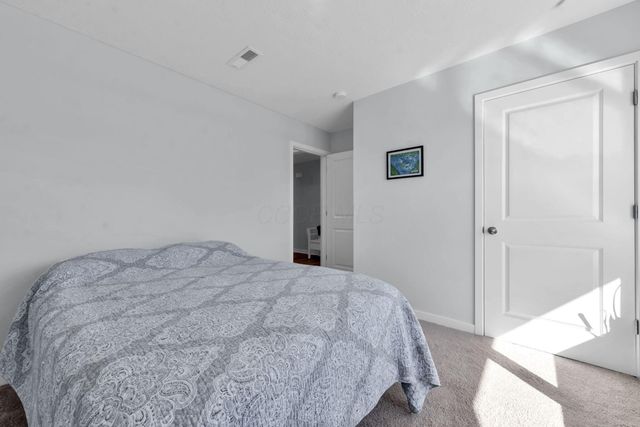 452 St James Gate, Newark, OH 43055