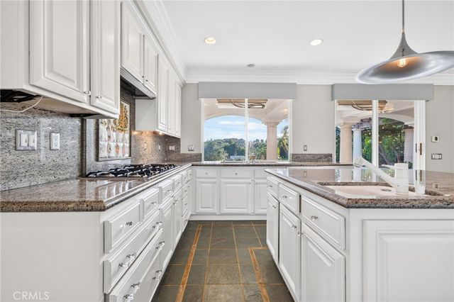 21004 Mendenhall Ct, Topanga, CA 90290