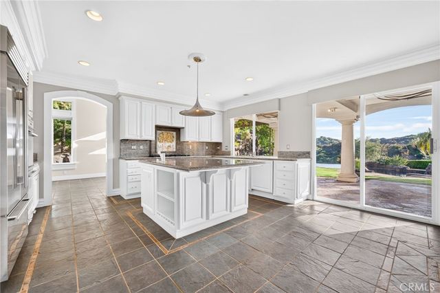 21004 Mendenhall Ct, Topanga, CA 90290