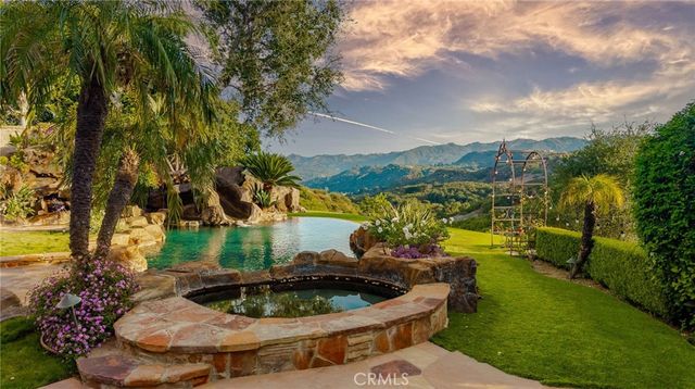 21004 Mendenhall Ct, Topanga, CA 90290
