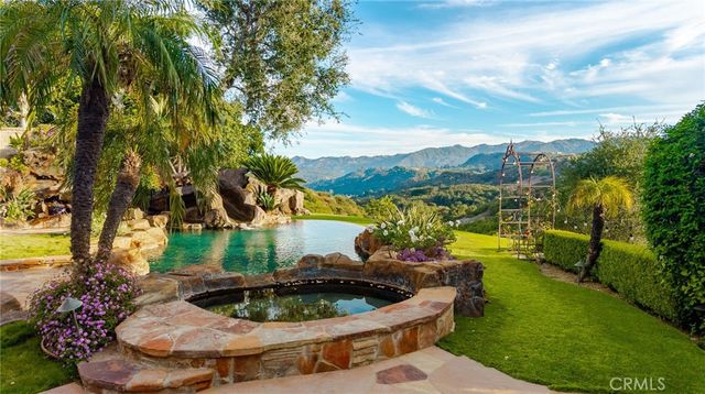 21004 Mendenhall Ct, Topanga, CA 90290