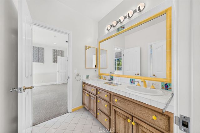 21004 Mendenhall Ct, Topanga, CA 90290