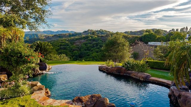 21004 Mendenhall Ct, Topanga, CA 90290