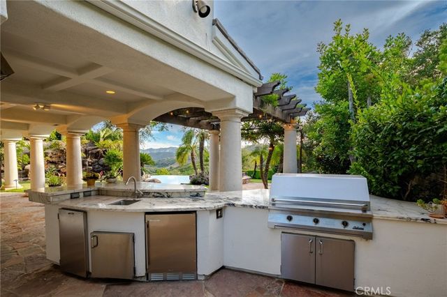 21004 Mendenhall Ct, Topanga, CA 90290