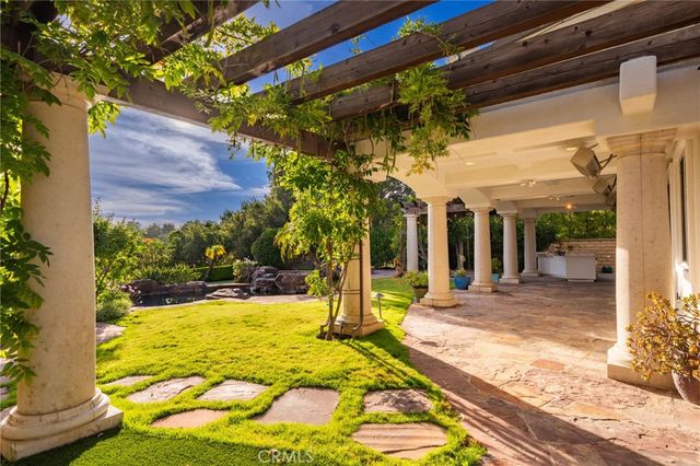 21004 Mendenhall Ct, Topanga, CA 90290