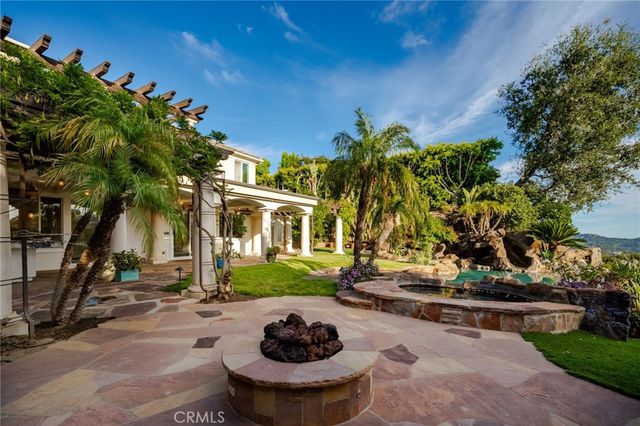 21004 Mendenhall Ct, Topanga, CA 90290