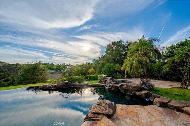 21004 Mendenhall Ct, Topanga, CA 90290