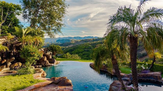 21004 Mendenhall Ct, Topanga, CA 90290