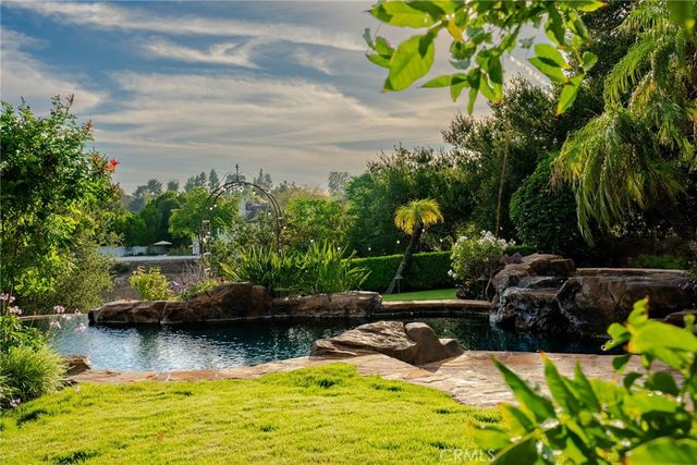 21004 Mendenhall Ct, Topanga, CA 90290