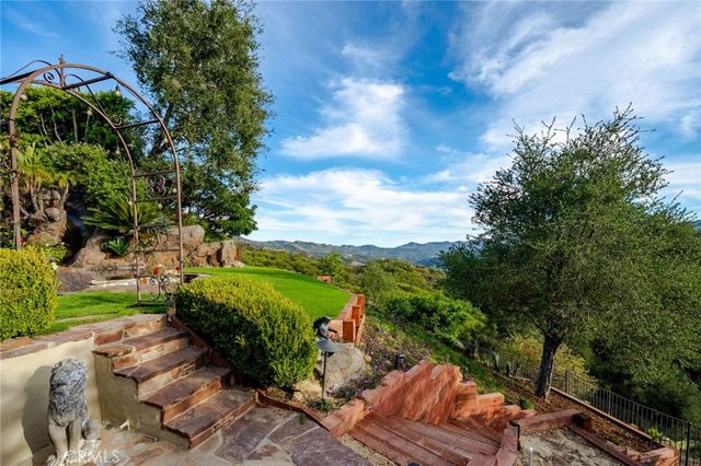 21004 Mendenhall Ct, Topanga, CA 90290