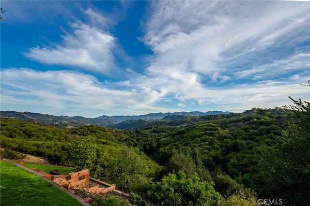 21004 Mendenhall Ct, Topanga, CA 90290