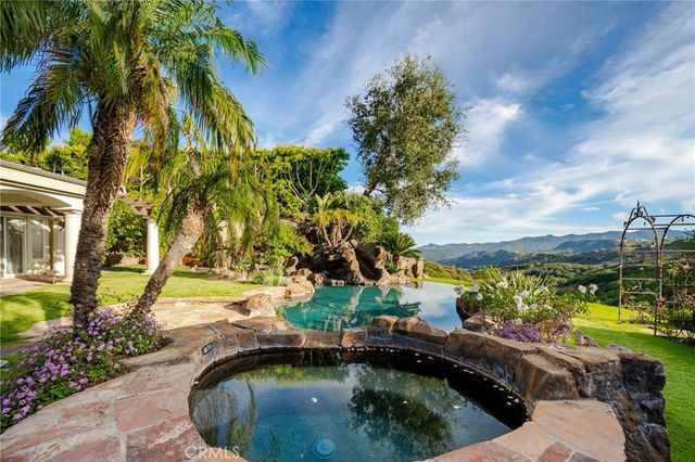21004 Mendenhall Ct, Topanga, CA 90290