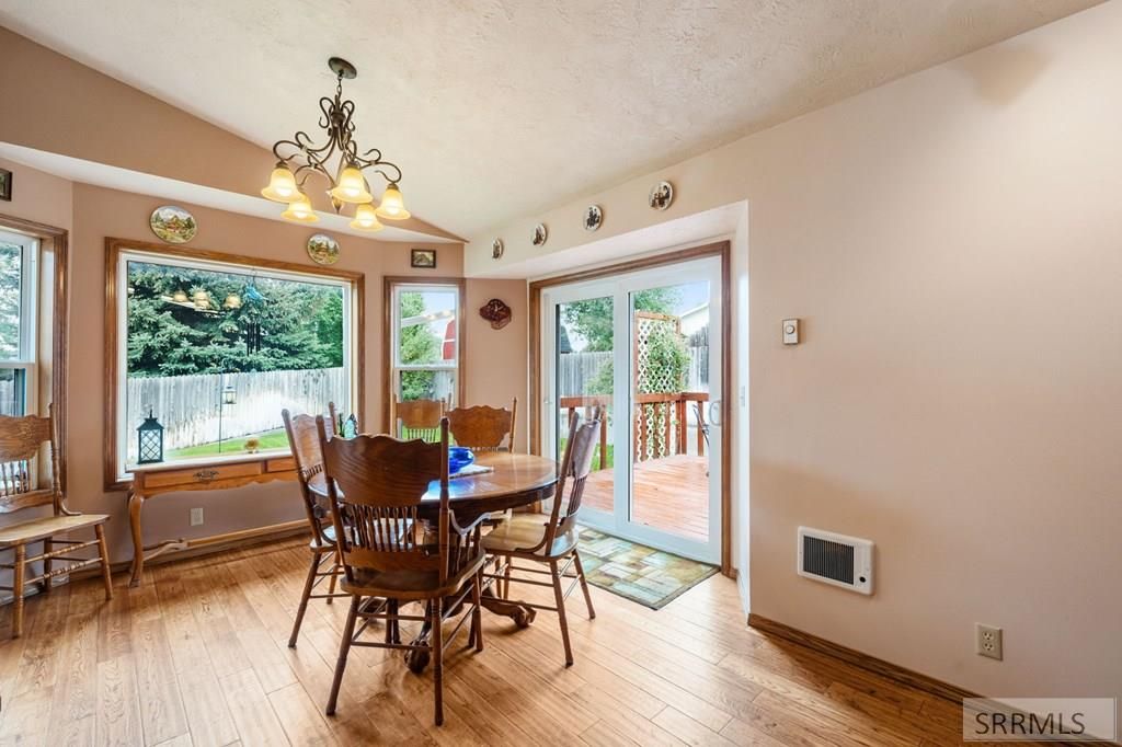 Image 11 of property listing at 977 W Plommon Circle, Idaho Falls, ID 83402