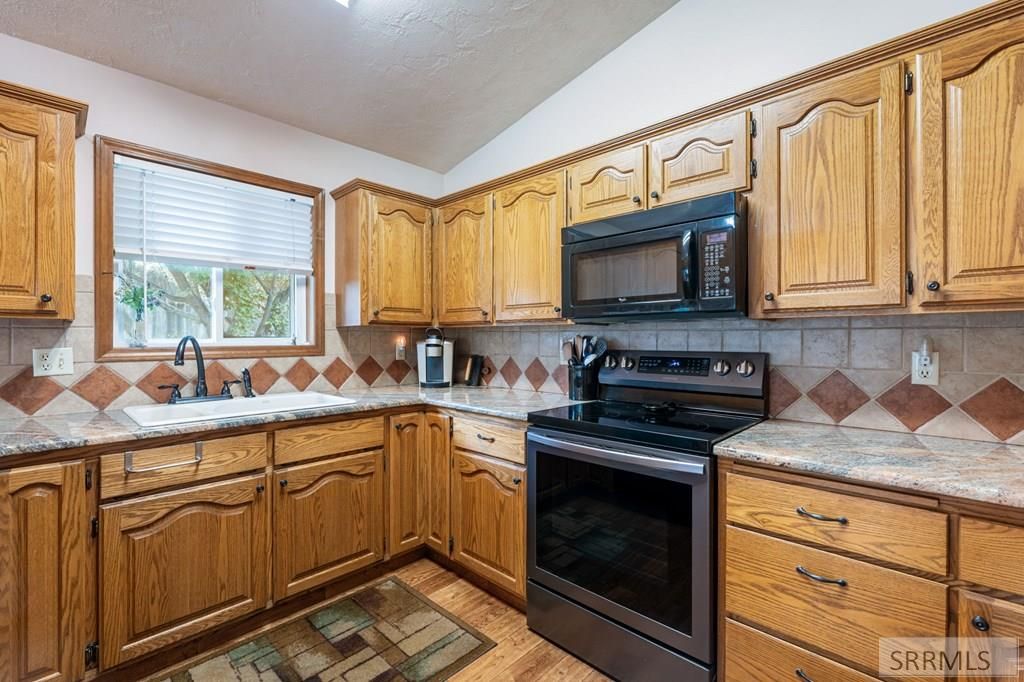 Image 16 of property listing at 977 W Plommon Circle, Idaho Falls, ID 83402