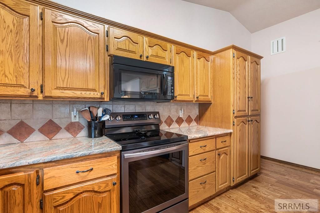 Image 19 of property listing at 977 W Plommon Circle, Idaho Falls, ID 83402