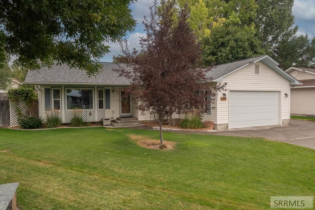 Image 2 of property listing at 977 W Plommon Circle, Idaho Falls, ID 83402