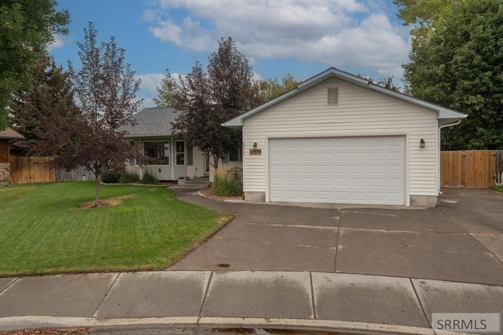 Image 4 of property listing at 977 W Plommon Circle, Idaho Falls, ID 83402