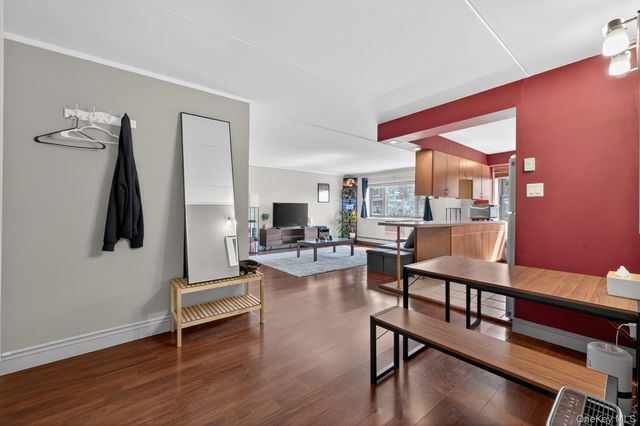 100 Clinton Avenue 3K, Mineola, NY 11501