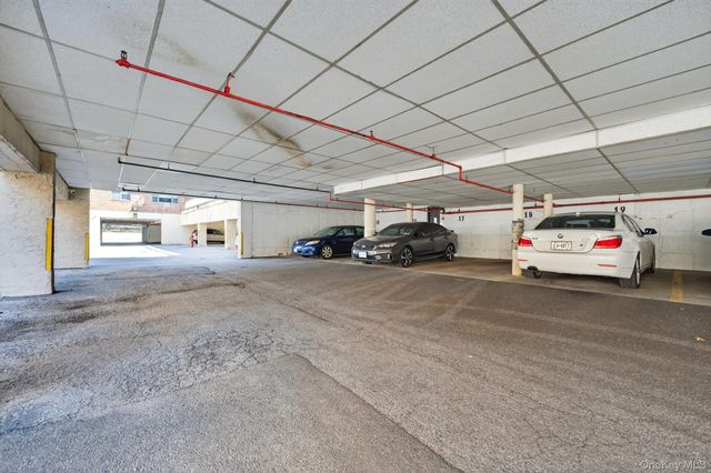 100 Clinton Avenue 3K, Mineola, NY 11501